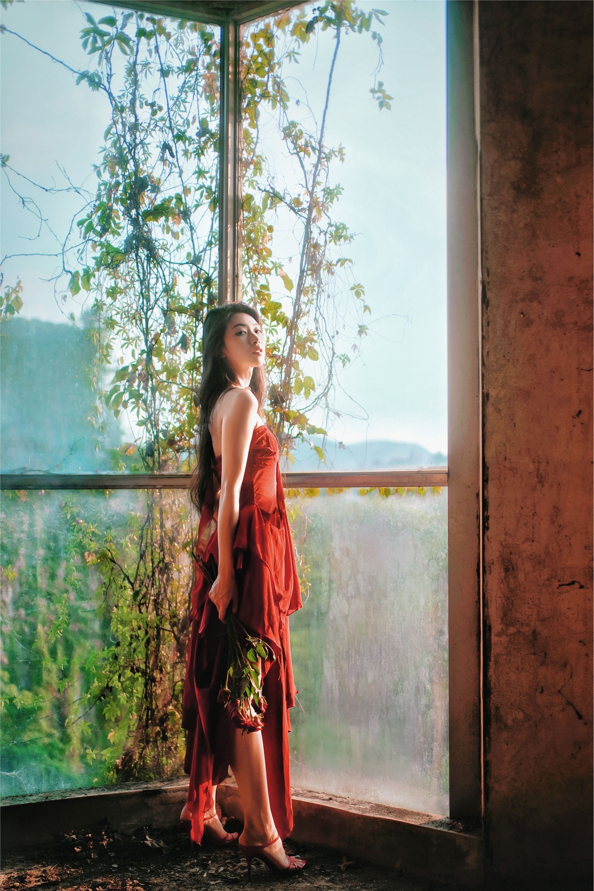 YITUYU艺图语 2025.01.15 魅力火玫瑰，少女璀璨之光 Liya